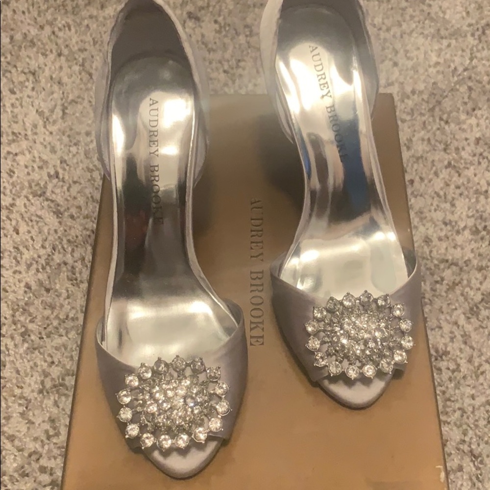 Audrey Brooke Silver Taylor heels size 5 1/2